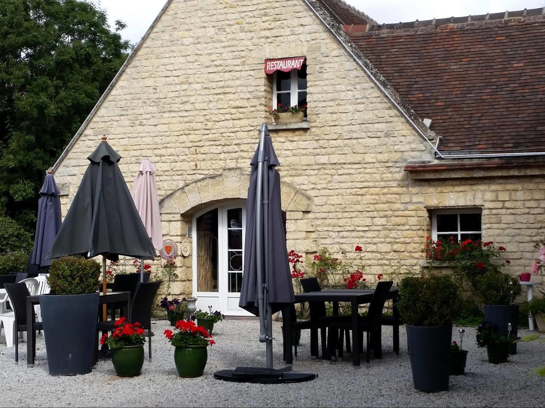 Logis Hotel Le Relais De La Poste Restaurant Le Fil Du Temps Thury-Harcourt-le-Hom Exterior foto